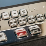 Яркая атмосфера онлайн казино с игровыми автоматами и азартными играми